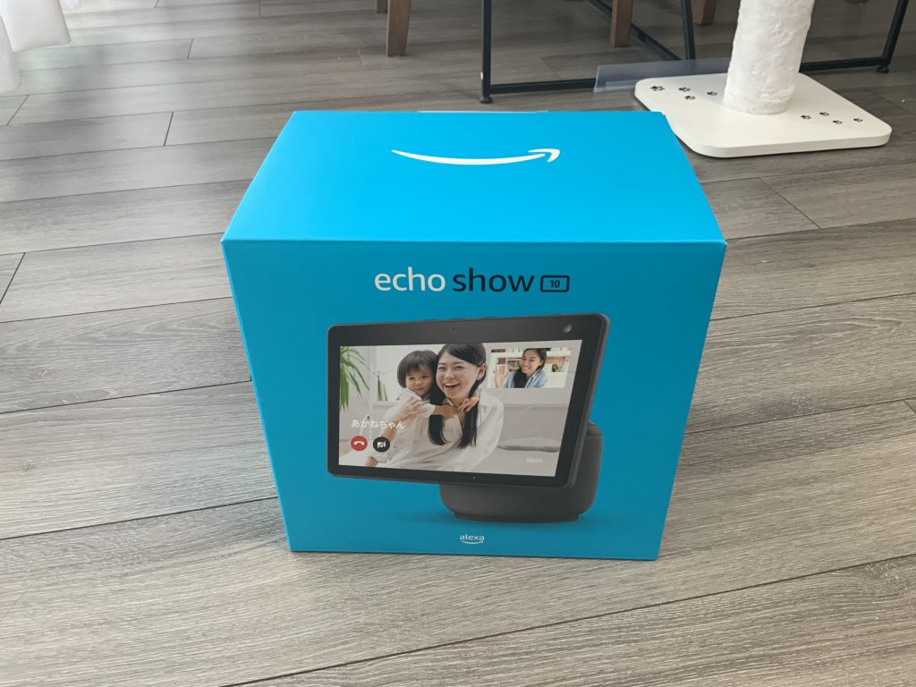 新型Amazon Echo Show 10レビュー] 回転範囲は広め、カウンター 